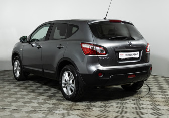 Подержанный автомобиль Nissan Qashqai 2013 года (7 фото)