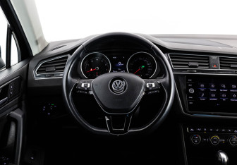 Подержанный автомобиль Volkswagen Tiguan 2020 года (11 фото)