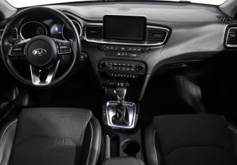Подержанный автомобиль Kia Ceed Hatchback 2019 года (15 фото)