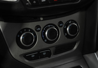 Подержанный автомобиль Ford Focus Sedan 2013 года (15 фото)