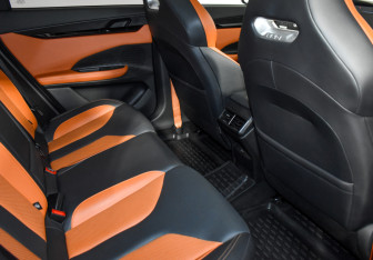 Подержанный автомобиль Changan UNI-V 2023 года (14 фото)