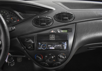 Подержанный автомобиль Ford Focus Sedan 2004 года (15 фото)
