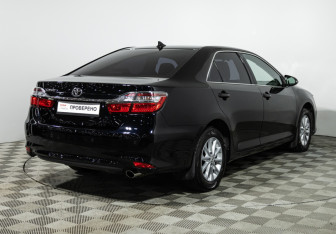 Подержанный автомобиль Toyota Camry Sedan 2017 года (5 фото)