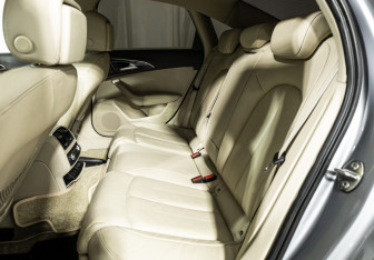 Подержанный автомобиль Audi A6 Sedan 2015 года (10 фото)