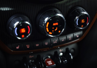 Подержанный автомобиль MINI Countryman 2017 года (20 фото)