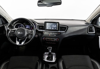 Подержанный автомобиль Kia Ceed Wagon 2019 года (10 фото)
