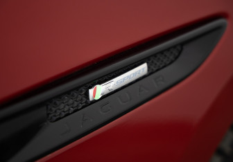 Подержанный автомобиль Jaguar F-Pace 2017 года (9 фото)
