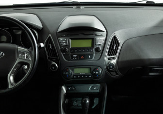 Подержанный автомобиль Hyundai ix35 2015 года (14 фото)