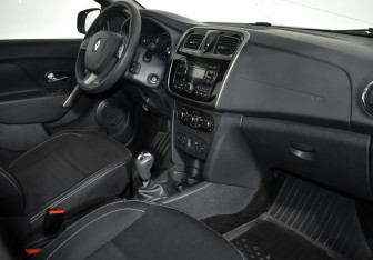 Подержанный автомобиль Renault Logan Sedan 2015 года (13 фото)