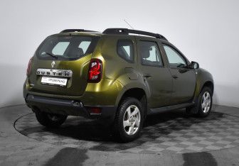 Подержанный автомобиль Renault Duster 2015 года (5 фото)
