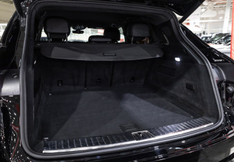 Подержанный автомобиль Porsche Cayenne 2020 года (30 фото)