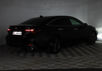 Подержанный автомобиль Toyota Avalon 2022 года (27 фото)