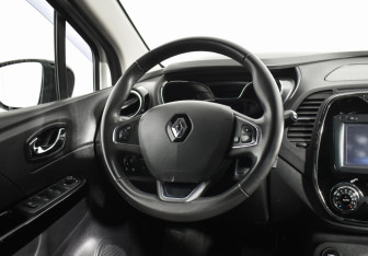 Подержанный автомобиль Renault Kaptur 2017 года (14 фото)