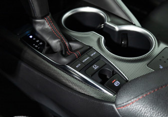 Подержанный автомобиль Toyota Camry Sedan 2022 года (18 фото)