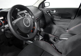Подержанный автомобиль Renault Megane Sedan 2007 года (9 фото)