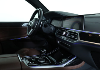 Подержанный автомобиль BMW X7 2020 года (11 фото)