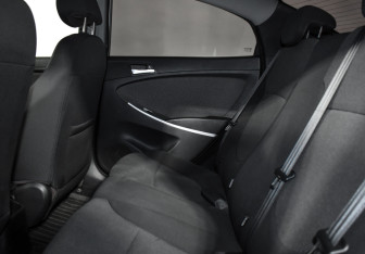 Подержанный автомобиль Hyundai Solaris Sedan 2012 года (11 фото)