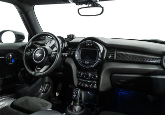 Подержанный автомобиль MINI Hatch 2019 года (9 фото)