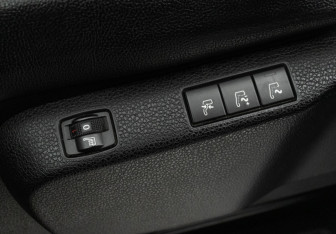 Подержанный автомобиль Peugeot Traveller 2018 года (19 фото)