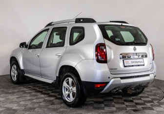 Подержанный автомобиль Renault Duster 2016 года (7 фото)