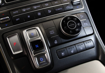 Подержанный автомобиль Hyundai Santa Fe 2021 года (16 фото)