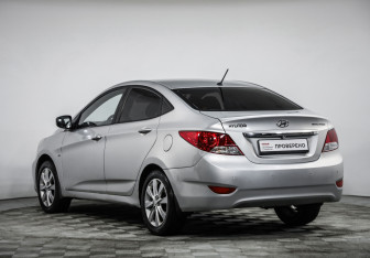 Подержанный автомобиль Hyundai Solaris Sedan 2012 года (7 фото)