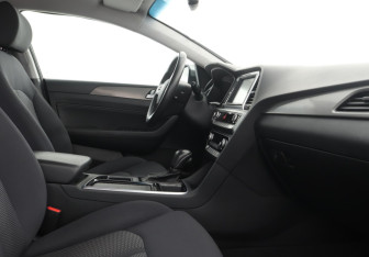 Подержанный автомобиль Hyundai Sonata 2018 года (6 фото)