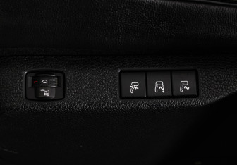 Подержанный автомобиль Peugeot Traveller 2020 года (25 фото)