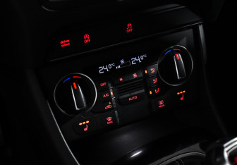 Подержанный автомобиль Audi Q3 2017 года (17 фото)