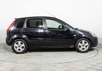 Подержанный автомобиль Ford Fiesta Hatchback 2008 года (4 фото)