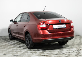 Подержанный автомобиль Skoda Rapid Liftback 2016 года (7 фото)