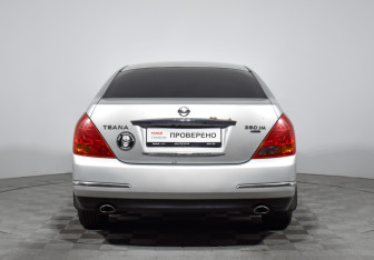 Подержанный автомобиль Nissan Teana 2006 года (6 фото)