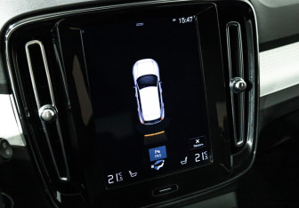 Подержанный автомобиль Volvo XC40 2019 года (15 фото)