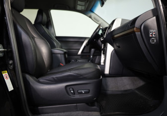 Подержанный автомобиль Toyota Land Cruiser Prado 2012 года (25 фото)