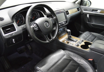 Подержанный автомобиль Volkswagen Touareg 2016 года (10 фото)