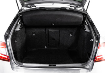 Подержанный автомобиль Skoda Octavia Liftback 2019 года (21 фото)