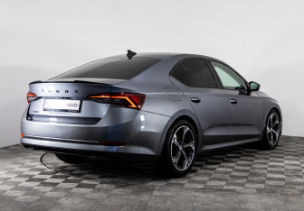 Подержанный автомобиль Skoda Octavia Liftback 2022 года (5 фото)