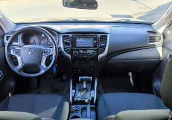 Подержанный автомобиль Mitsubishi L200 2017 года (16 фото)