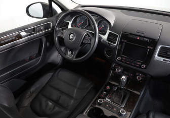 Подержанный автомобиль Volkswagen Touareg 2012 года (8 фото)