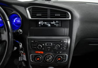 Подержанный автомобиль Citroen C4 Hatchback 2011 года (16 фото)