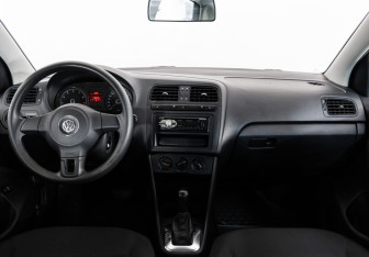Подержанный автомобиль Volkswagen Polo Sedan 2012 года (10 фото)