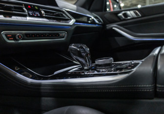 Подержанный автомобиль BMW X5 2022 года (29 фото)