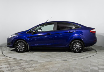 Подержанный автомобиль Ford Fiesta Sedan 2015 года (8 фото)