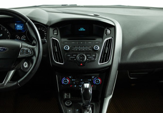 Подержанный автомобиль Ford Focus Hatchback 2015 года (14 фото)