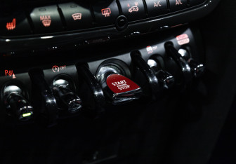 Подержанный автомобиль MINI Countryman 2019 года (27 фото)