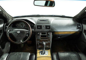Подержанный автомобиль Volvo XC90 2004 года (12 фото)