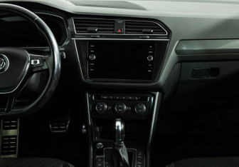 Подержанный автомобиль Volkswagen Tiguan 2018 года (14 фото)