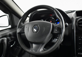 Подержанный автомобиль Renault Duster 2016 года (14 фото)