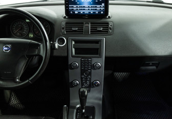 Подержанный автомобиль Volvo S40 2011 года (14 фото)