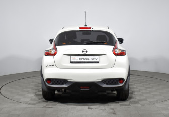 Подержанный автомобиль Nissan Juke 2015 года (6 фото)